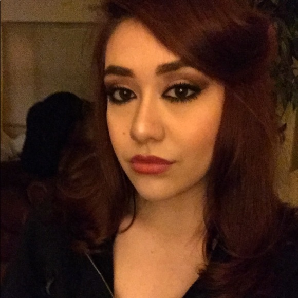 Meet your Posher, Christina - Picture 1 of 1